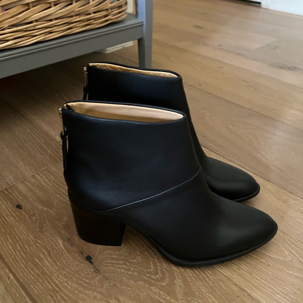 Dari Boots from Nisolo. In excellent condition! 2.5" Heel, Leather with Zipper.
